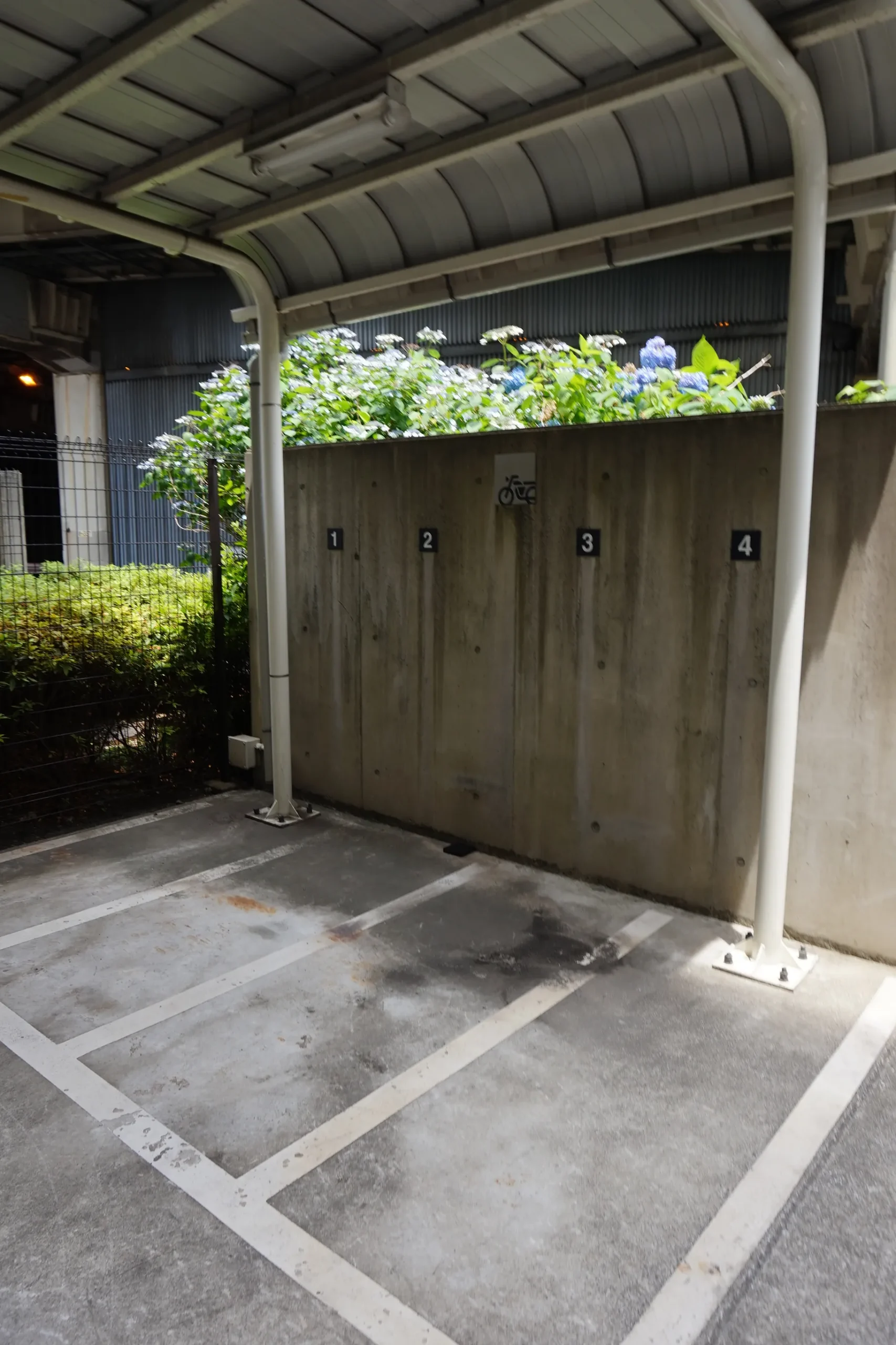 バイク置き場の画像